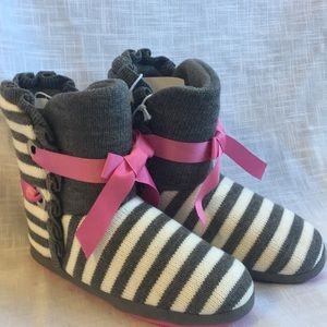 NWT Girls Grey Stripe Knit Bootie Large 1-2 Cute